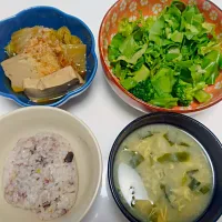 Snapdishの料理写真:3/23(木)朝食
・サラダ（レタス、ブロッコリー）
・湯豆腐
・味噌汁
・雑穀米

 # #筋肉メシ #筋トレ #低脂質高タンパク #筋トレ #ローカーボ|Maaaさん