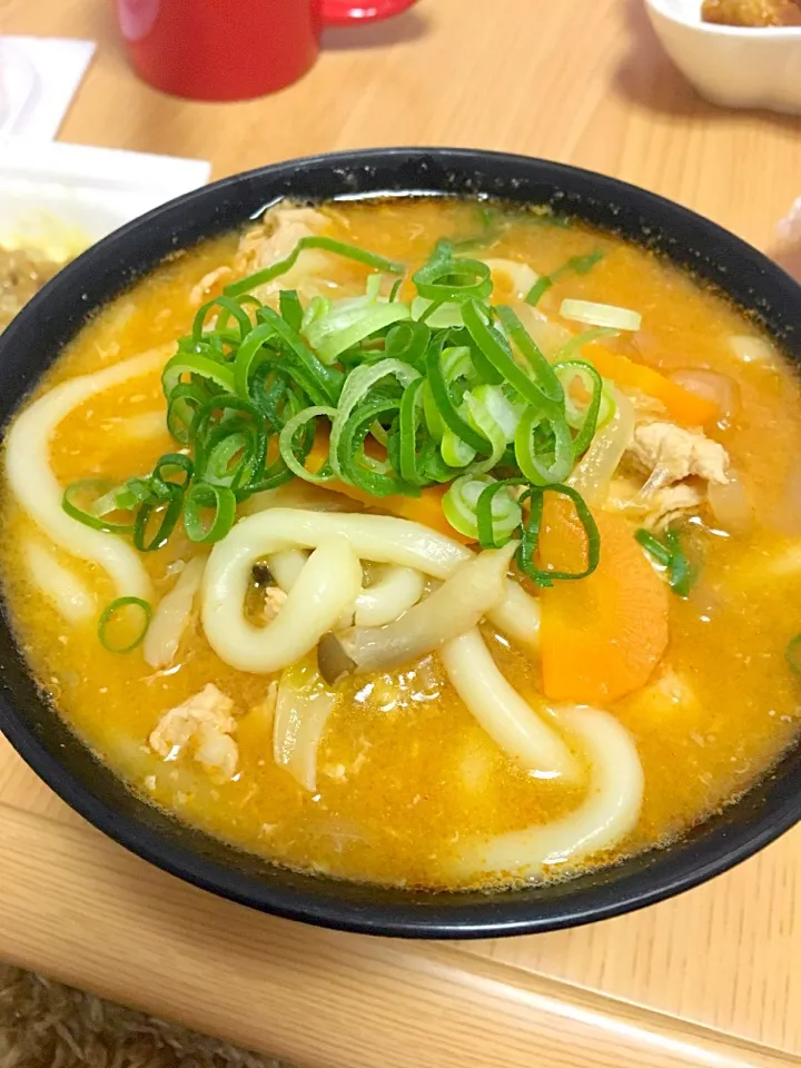 Snapdishの料理写真:残りの味噌汁をキムチうどんに🙋|Kumi Fujiharaさん