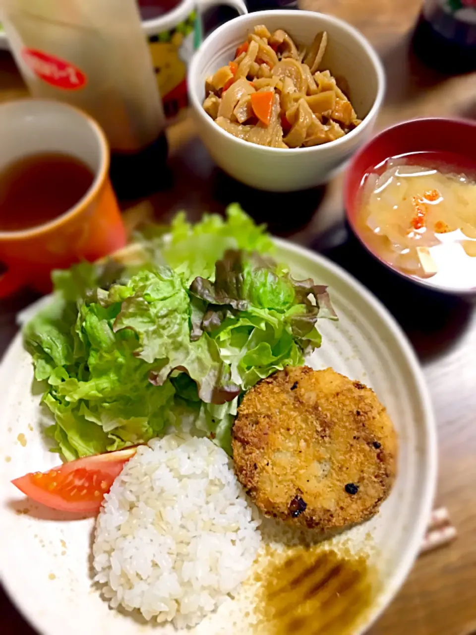 2017/03/23
・コロッケ
・サラダ
・切り干し大根の煮物
・味噌汁
・もち麦入りご飯|ちびろ菌さん