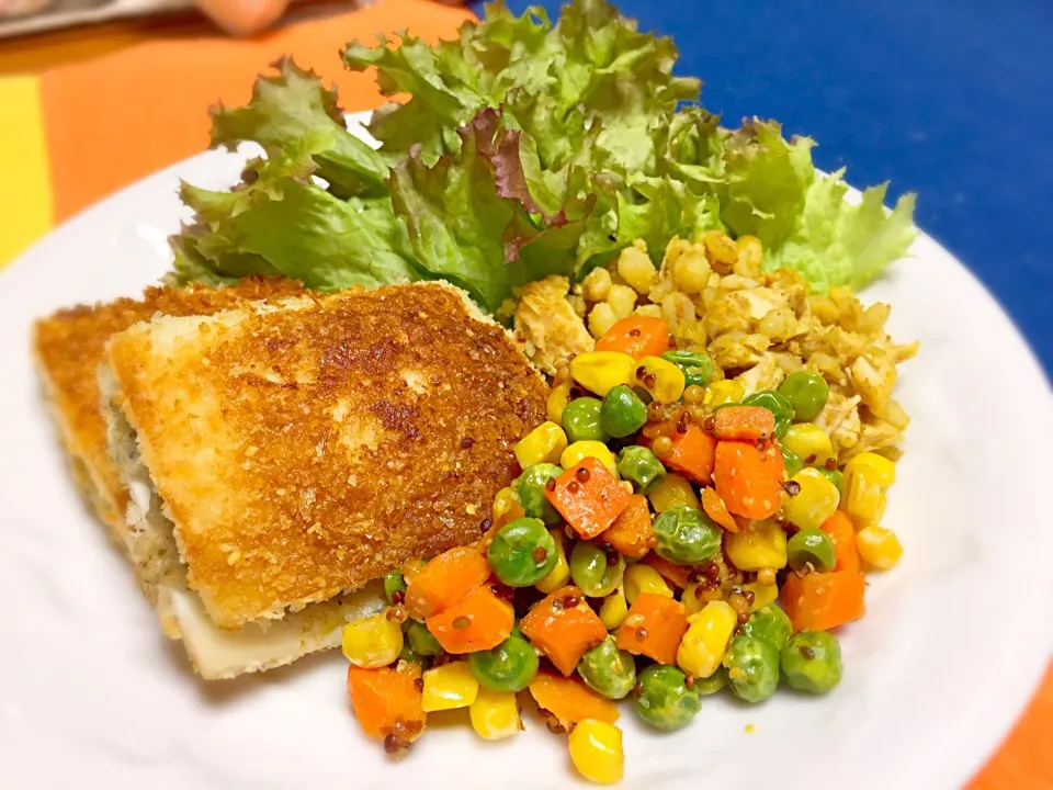 はんぺんのきのこ🍄デュクセルソース
はさみチーズパン粉焼き！
ブルグルのチキンイエローカレーとミックスベジタブルのハニーマスタード和え❗️
長〜っ！ʕ⁎̯͡⁎ʔ༄💦💦#|Yukihiko Ishidaさん