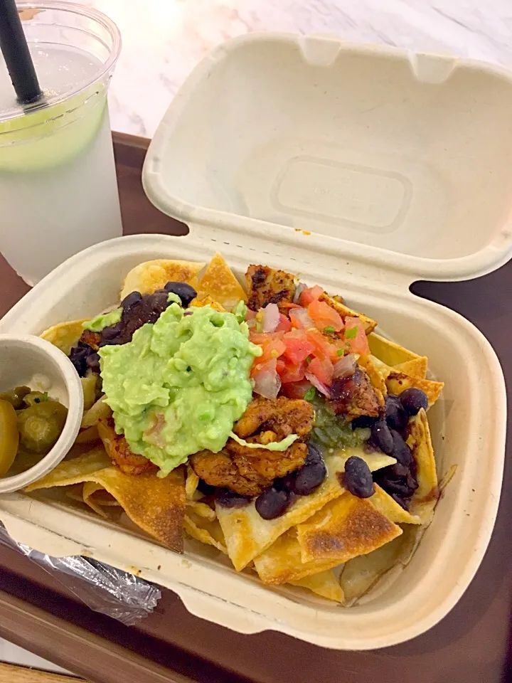 Mexican food  GUZMAN Y GOMEZ Nachos♡|akkkkkさん