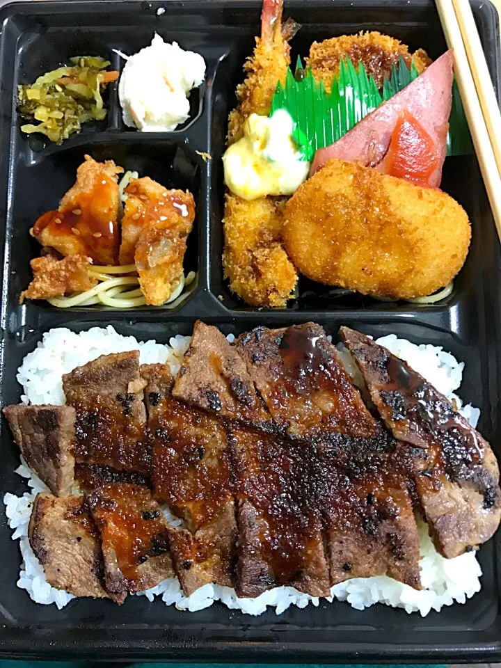 スペシャルビフテキ弁当🍱|るみおんさん