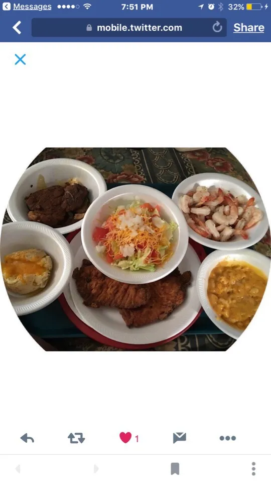 Nice spread of steak w/ peppers 🌶 onion and mushrooms fried fish fillets mac and cheese 🧀 tossed 🥗 salad baked potato 🥔 ##sunshinegourmetspiceblendsandgiftconce|christl babcockさん