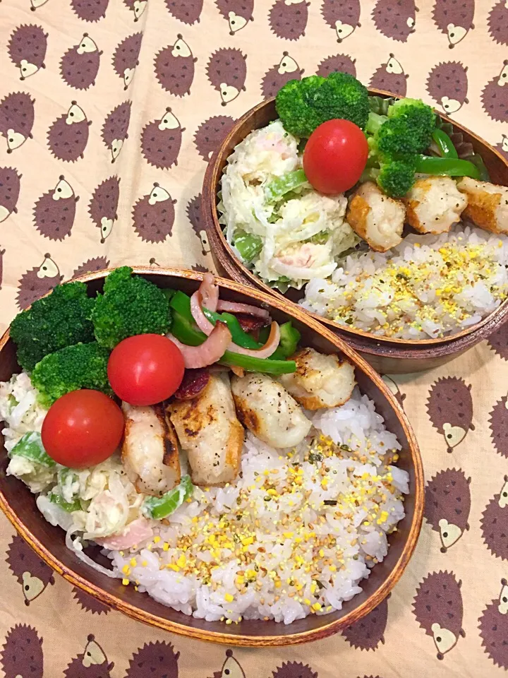 Snapdishの料理写真:ふたり弁当

ふりかけごはん
ポテトサラダ
       (玉ねぎ ハム スナップエンドウ)
ソーセージ ピーマンの塩炒め
ちくわの鳥挽肉乗せ〜
ブロッコリー
ミニトマト|ひななぎさん