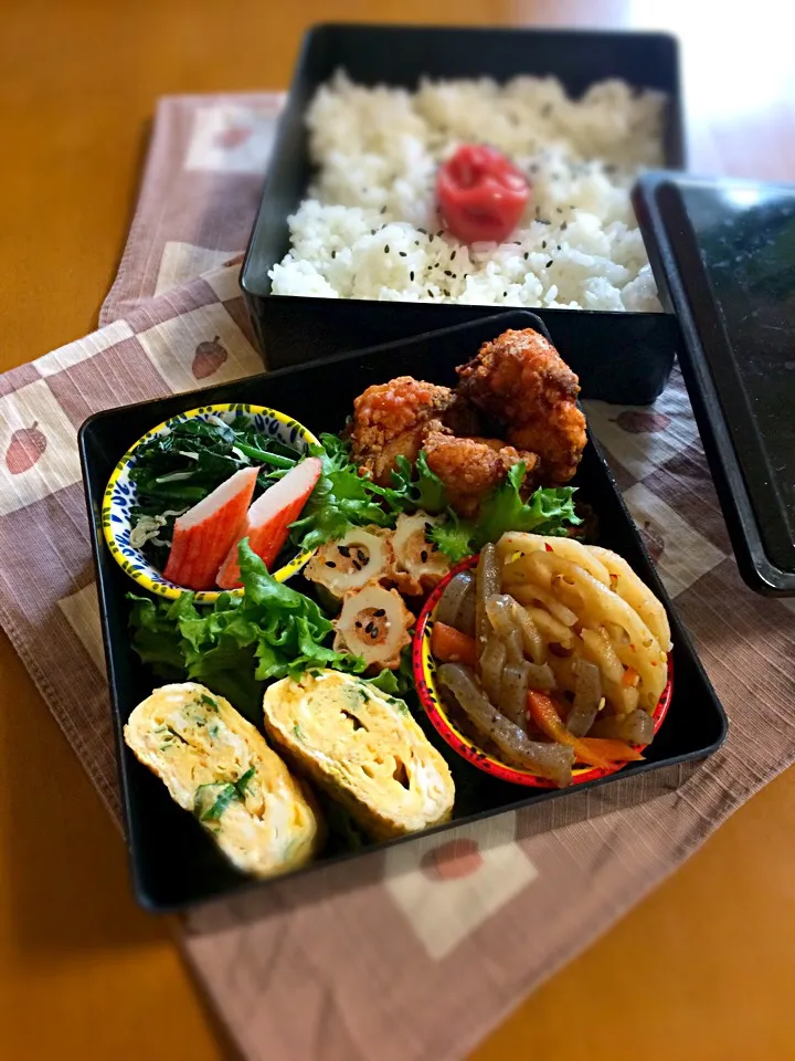 Snapdishの料理写真:ジジ弁当🎶
塩唐揚げ
ほうれん草のしらす和え
レンコンきんぴら
ネギ入玉子焼き
明太ちくわ|BooBooさん