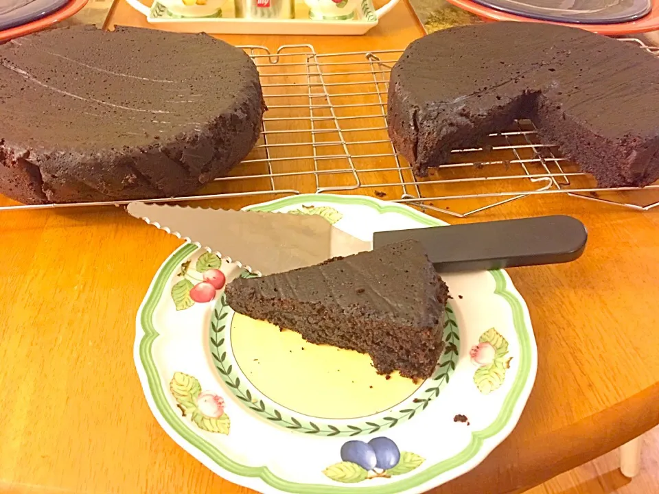 Just out the oven warm Vahlrona chocolate Devil's Food Cake|Antonia Ellisさん