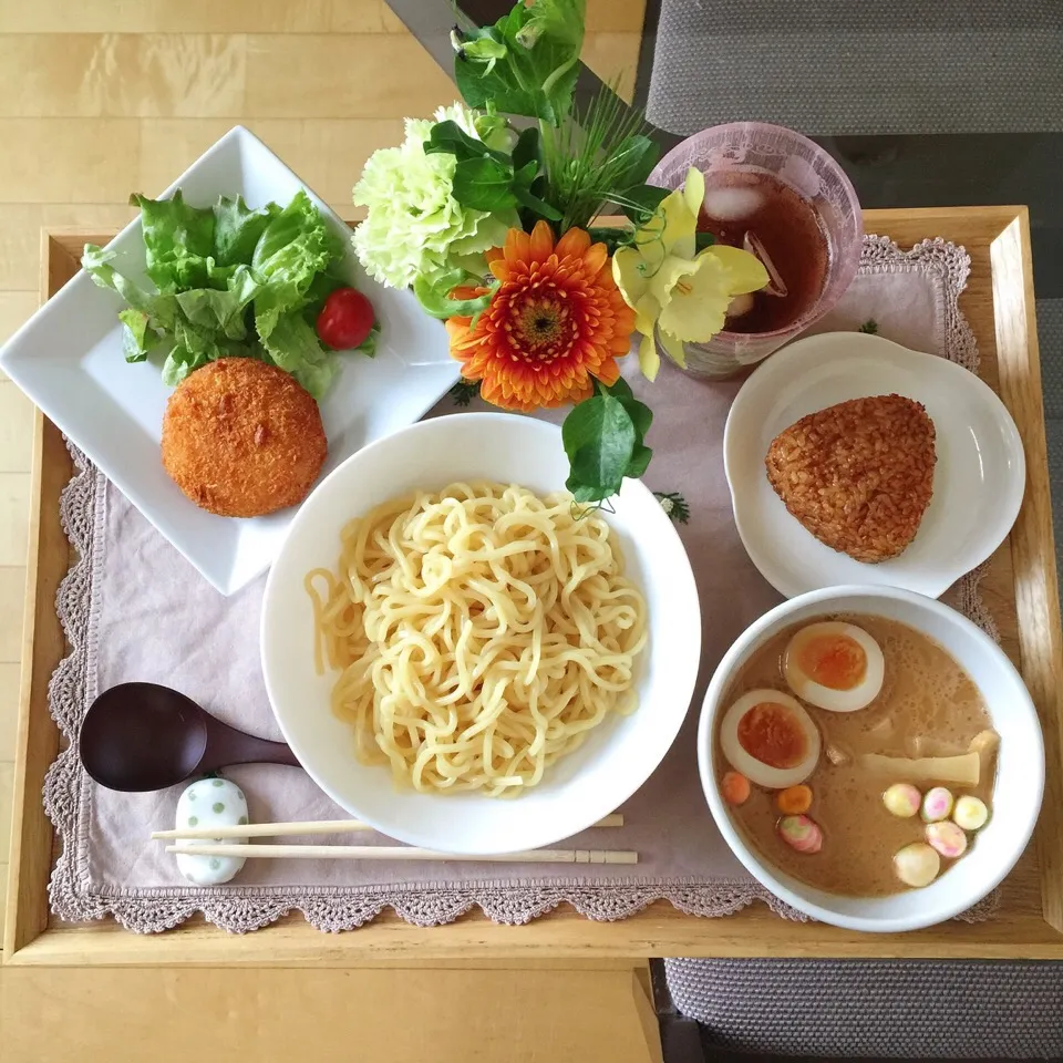 Snapdishの料理写真:3/24❤︎娘の晩ご飯❤︎豚骨醤油つけ麺とカマンベールチーズコロッケ❤︎私が夜仕事があるため簡単ごはん✨|Makinsさん