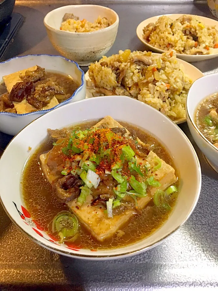 牛すじ煮込み+豆腐と、炒飯。|たびもかさん