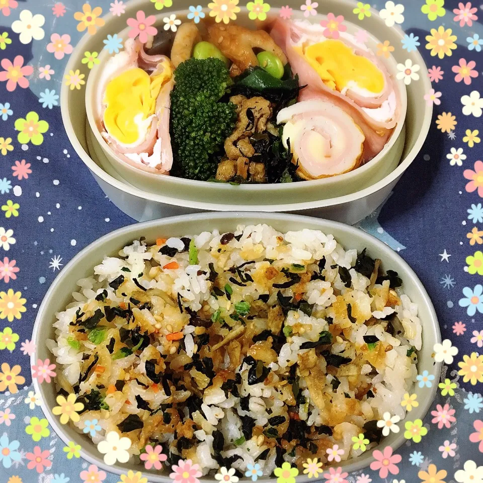 #食べてます通信

お弁当…。

持って行くの忘れたから晩御飯で食べる…(o_o)

ハム包みエッグ
ブロッコリーと肉味噌
胡桃ひじき煮の大葉包み
ちくわとこんにゃくのピリ辛炒め
ハムチーズちくわ
まぜごはん|ここ。さん