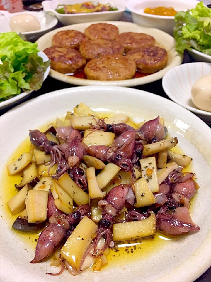 ホタルイカとエリンギのニンニクオイル炒め♡ ホタルイカとめこんぶのからし酢味噌和え♡ 豚ひき肉の豆腐ハンバーグ♡  豆腐サラダ♡|yumikoさん