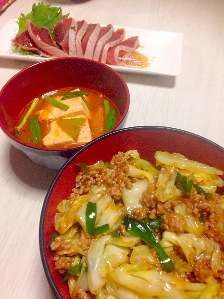 肉味噌キャベツ丼、スンドゥブ風味噌汁、カツオ|あやにん食堂さん