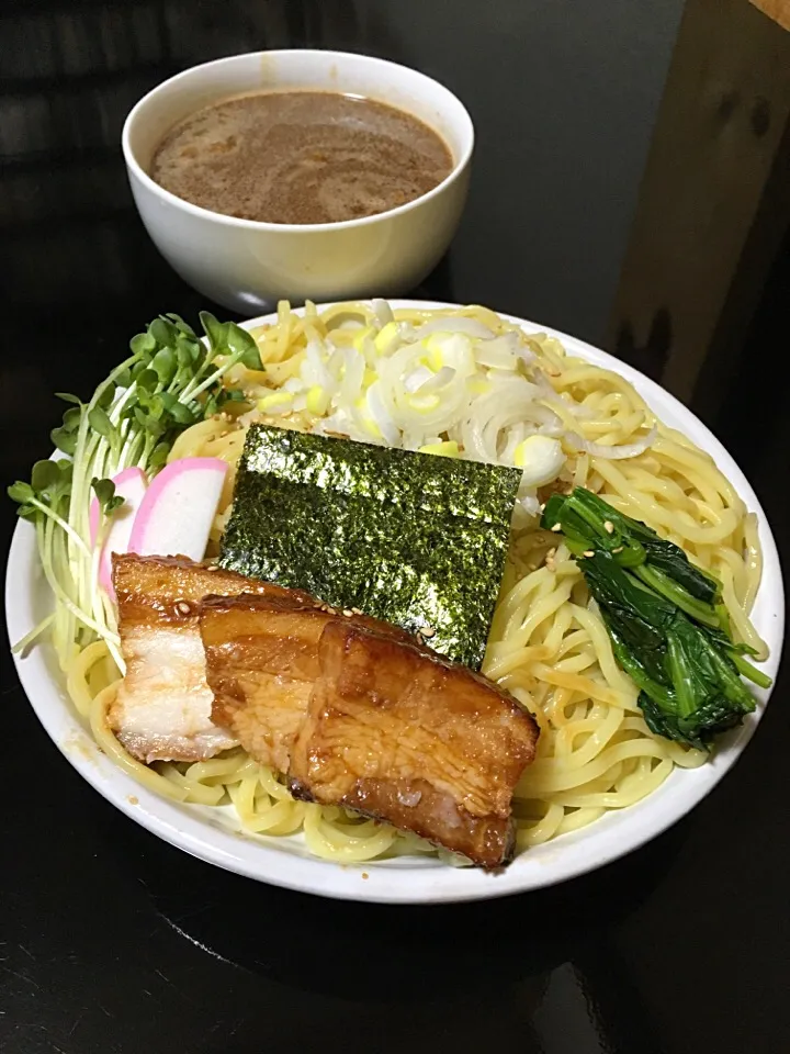 つけ麺


スープの濃度差が少し弱かったみたい。
次回リベンジ|にゃおさん