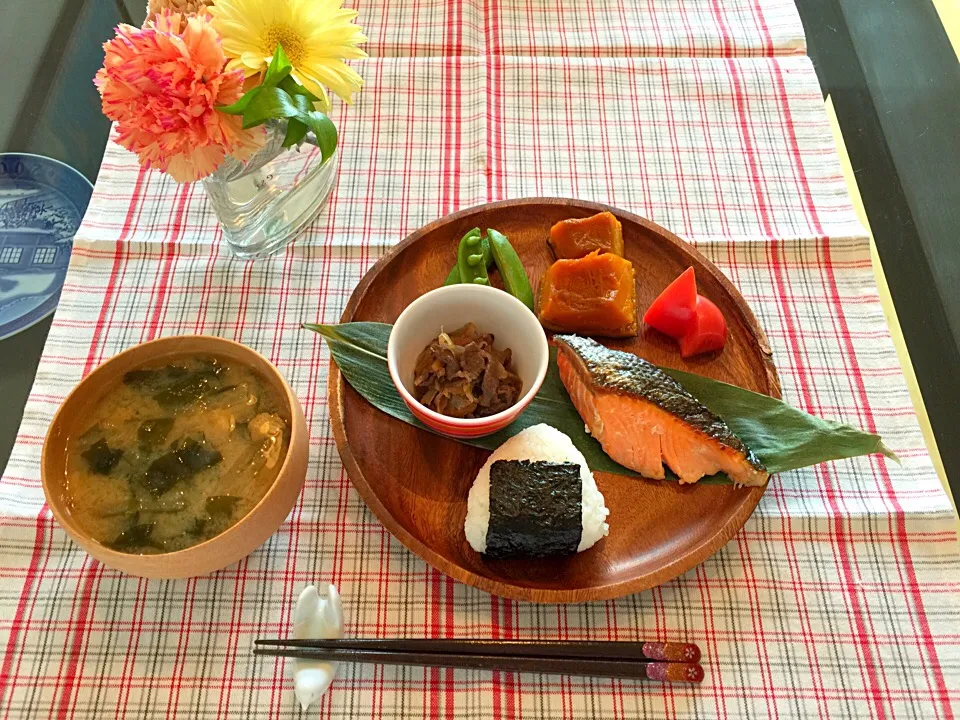 おにぎり
鮭 牛ごぼう
かぼちゃの煮付け
お味噌汁|Hitomiさん