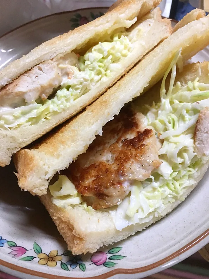 キャベツと鶏ひき肉パテの
ホットサンドイッチ|🐶たぬとんキッチンさん