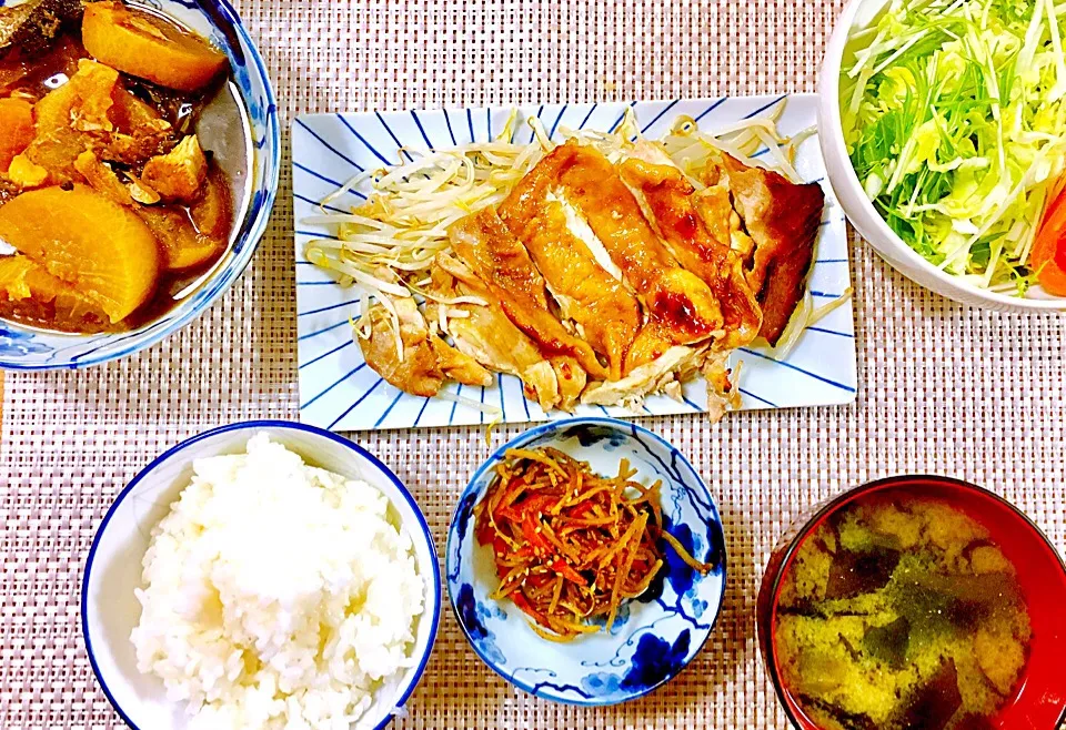 鳥もも肉はレンジで💓
ぶり大根はコトコト煮込んで
二日目なので味がばっちり
染みていました✌️✨|ゆきなこもちさん