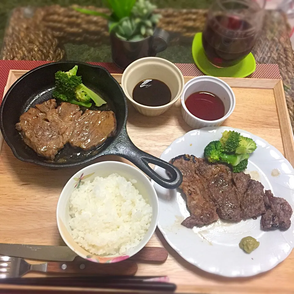 ステーキ食べ比べ。  スキレットとレミパン|いず⋈ + ゜さん