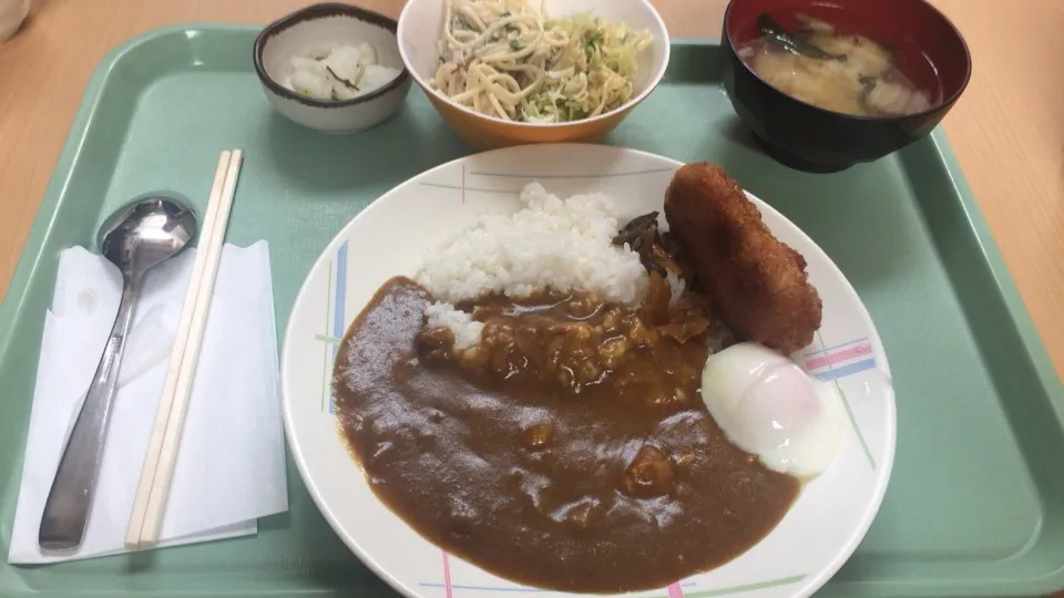 コロッケ&温玉乗せカレー|おっちさん