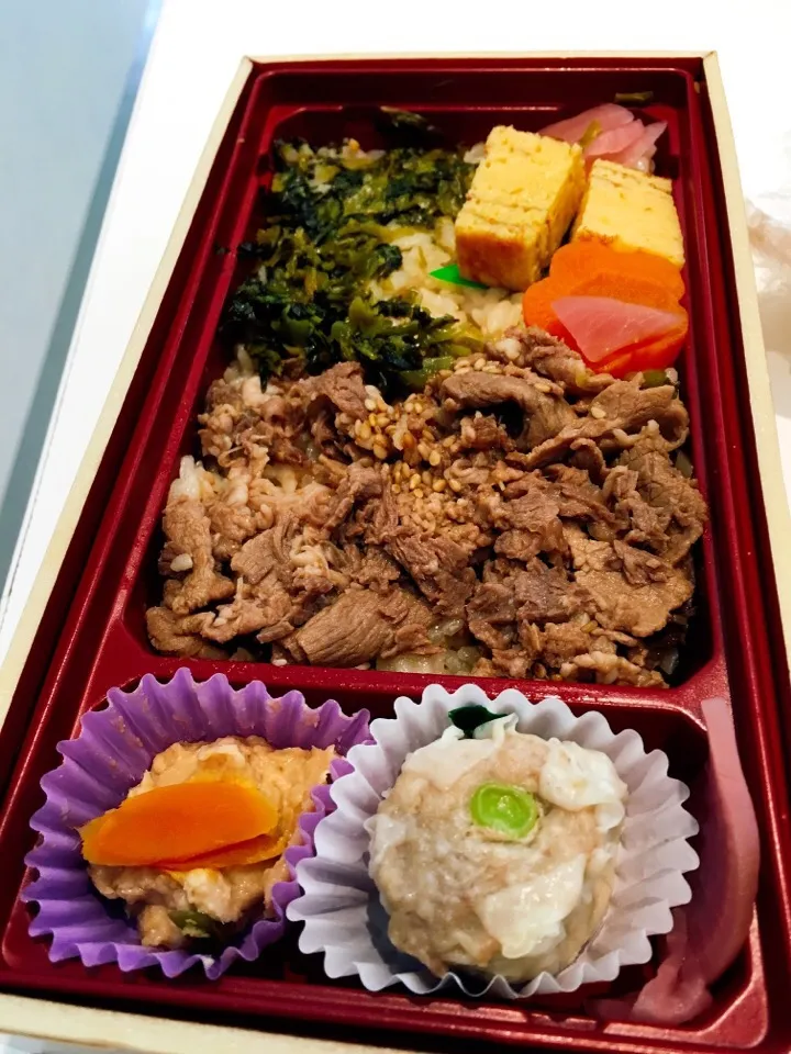 Snapdishの料理写真:すき焼き弁当|ますおさん