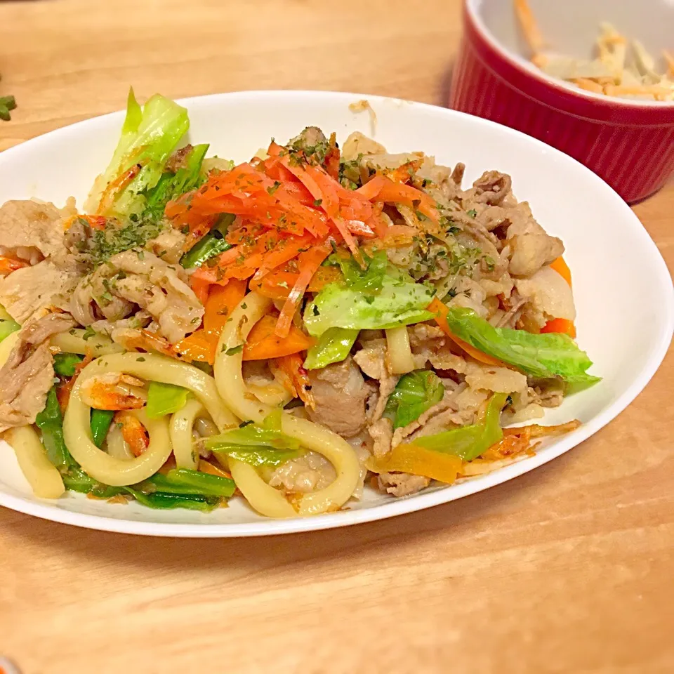 桜えびとキャベツの焼うどん🌸|じゅんこさん