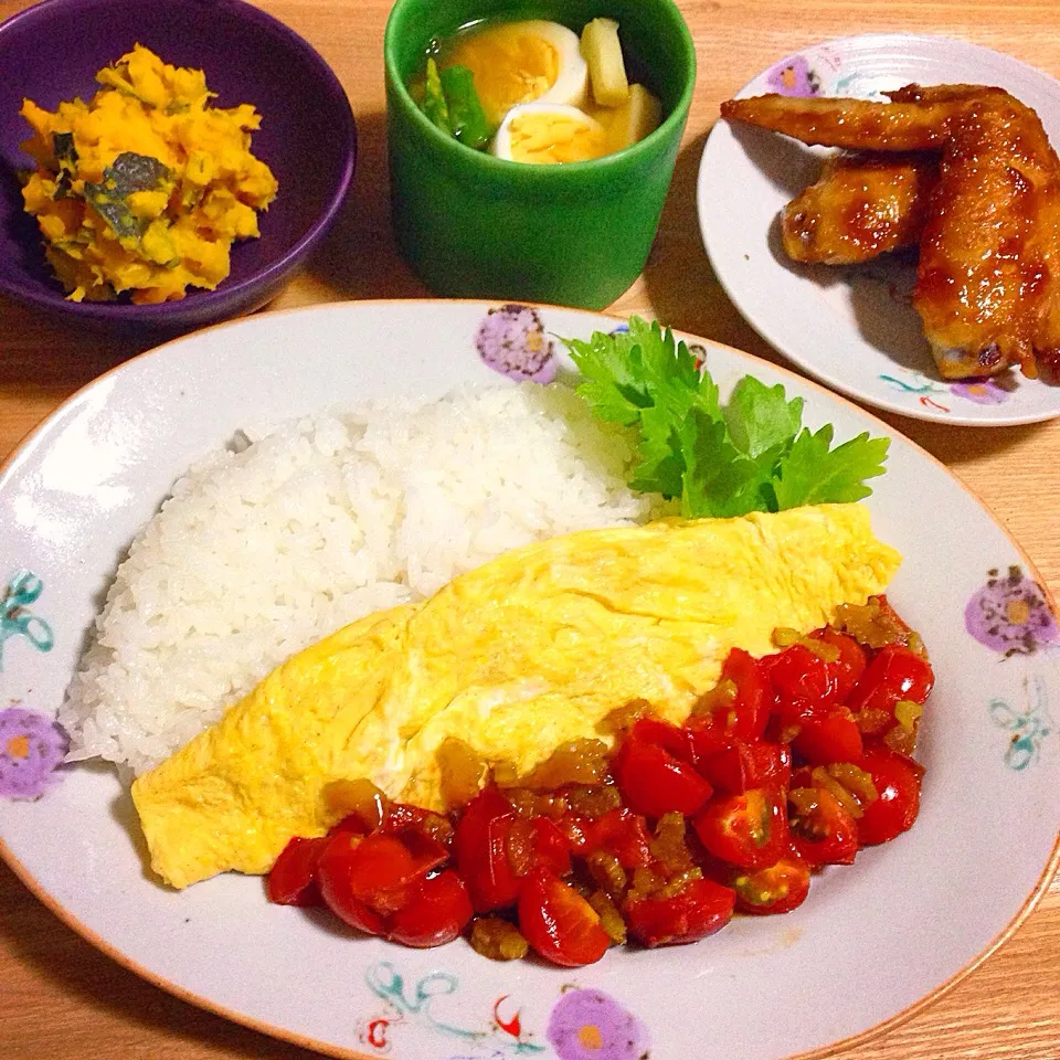 Snapdishの料理写真:トマト炒めがけオムレツご飯／手羽先の甘辛炒め／イカとアスパラと卵のカレースープ／かぼちゃサラダ|mogwaiさん