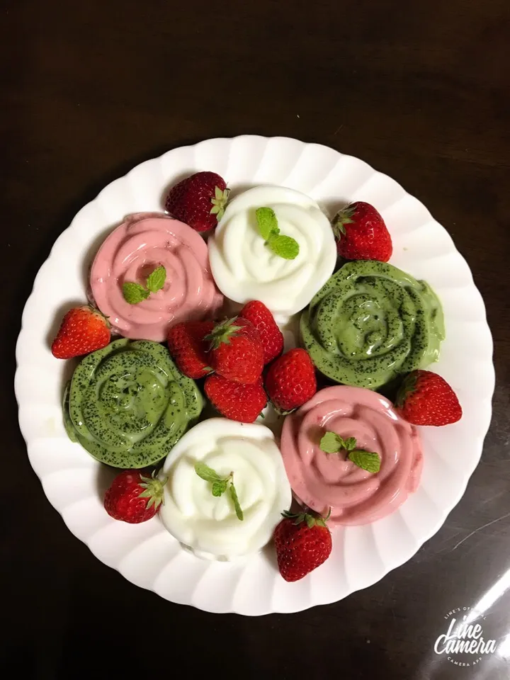 マダム とんちんさんの料理 🎵
ヨーグルトムース薔薇の🌹三色ムース♪( ´▽｀)|とんちんさん