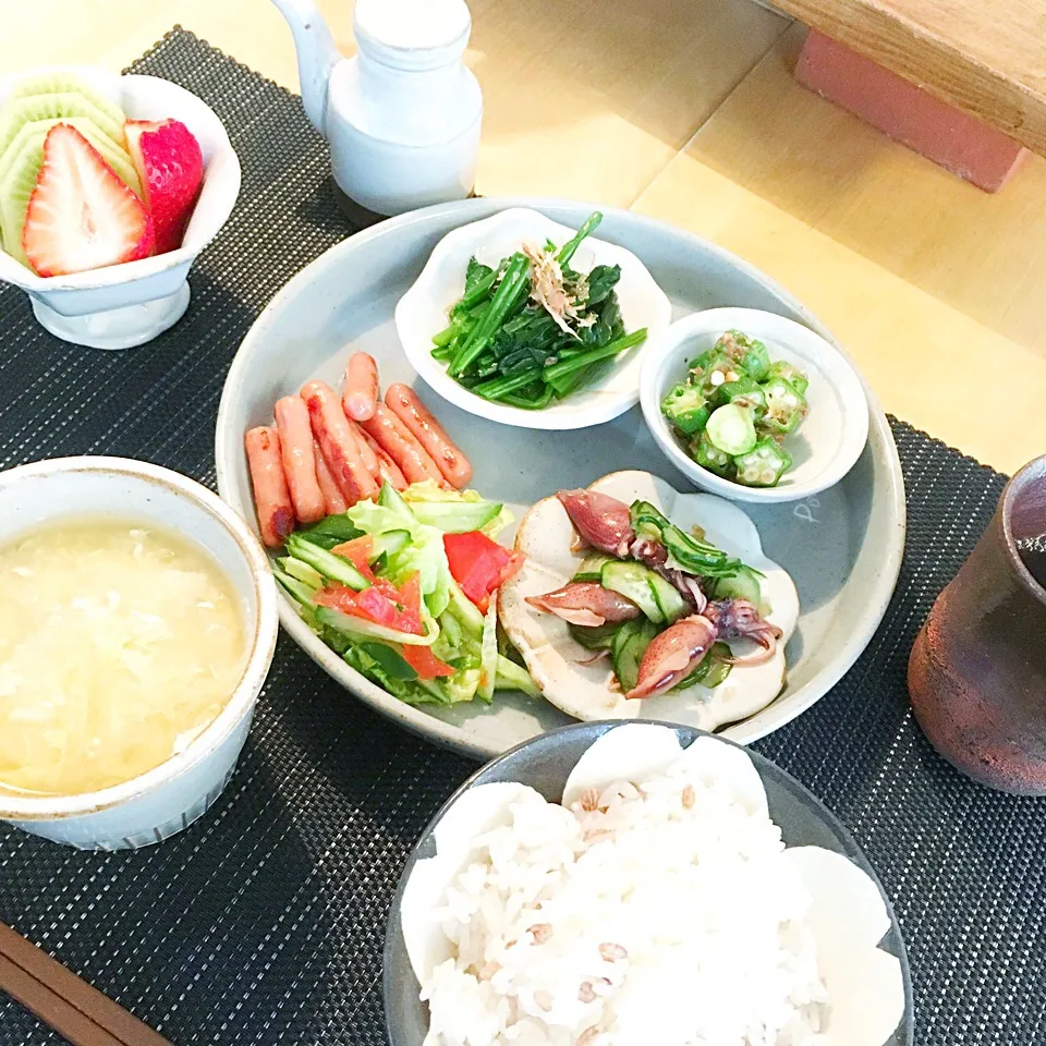 朝ご飯
子供が幼稚園で作ったお味噌で新玉ねぎと卵のお味噌汁|あさこさん