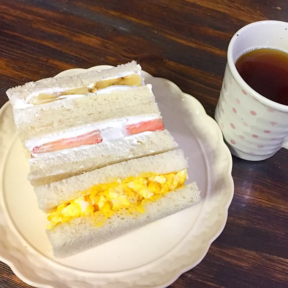 フルーツサンド🍓🍌とタマゴサンド🥚|いしくん。（たまご王子🥚🐣🐥🐔）さん