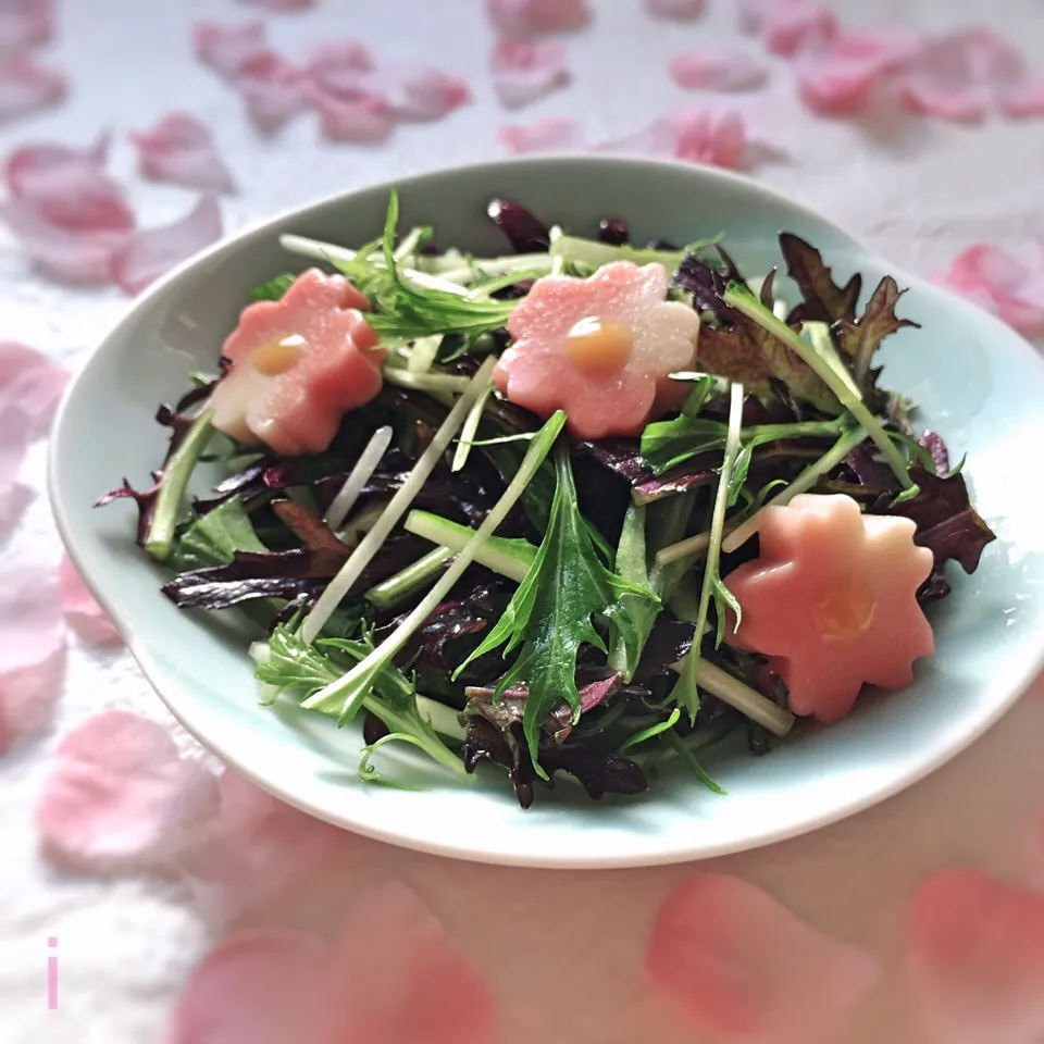 Snapdishの料理写真:水菜とからし菜の酢味噌あえ 🌸 桜生麩を乗せて|izoomさん