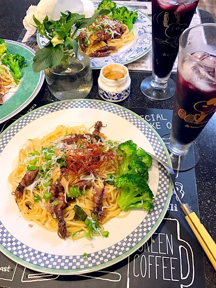 ほたるいかとシラスのペペロンチーノ🍝|シュトママさん