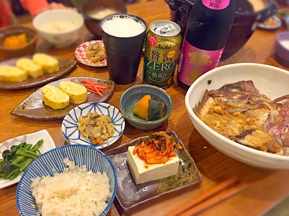 ばんごはん〜。
鯛飯と、鯛のあら煮。
色々〜♬|なかじー。さん