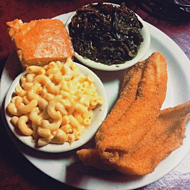 A Great Plate of Soul •) Fish #Seafood #Main dish •) Macaroni and cheese #Pasta <   Mustard  Green #Vegetable #Side dish •) Corn Bread #Bread ❣❣❣❣|Alisha GodsglamGirl Matthewsさん