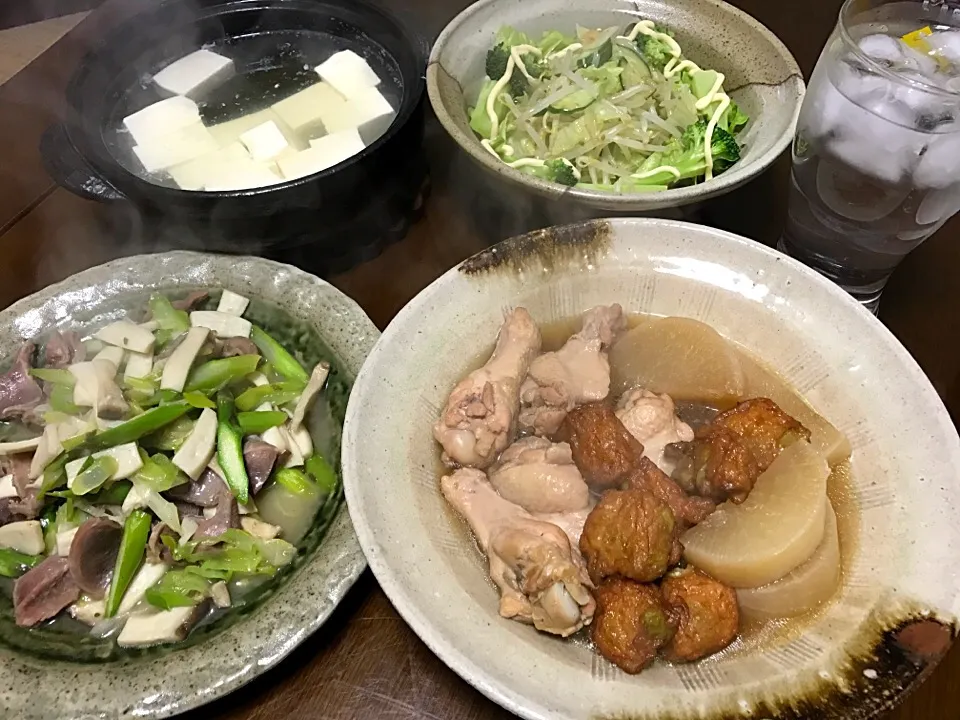 Snapdishの料理写真:2017.3.26 鶏手羽元と大根の煮物✨|ゆみずさん