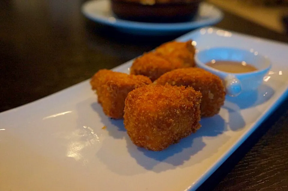 Deep fried Brie served with honey|Carin Tayさん