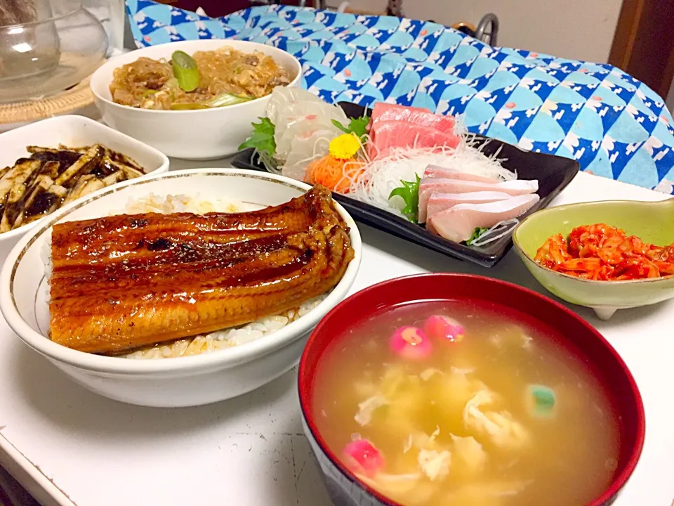 卵と麩の御汁  鰻丼  山芋の梅 海苔和え  キムチ  お刺身  すき焼き春雨|石川洋子さん