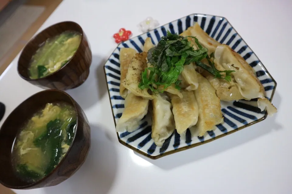 Snapdishの料理写真:神戸っ子餃子
三つ葉のかき玉汁|ゆいさん