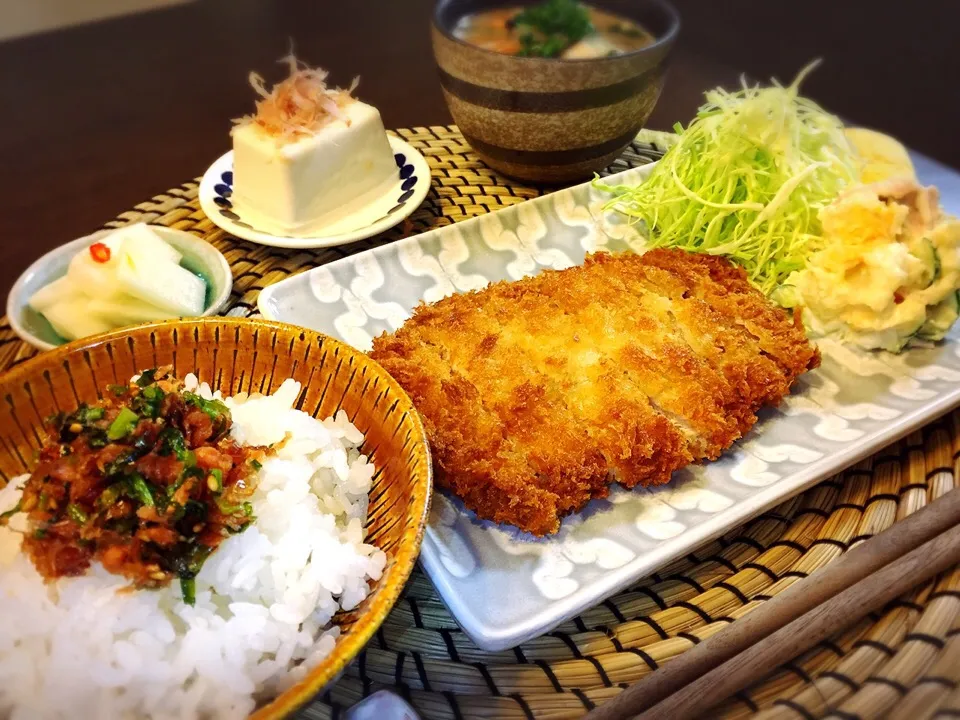 Snapdishの料理写真:トンカツ定食🍴|ティパニさん