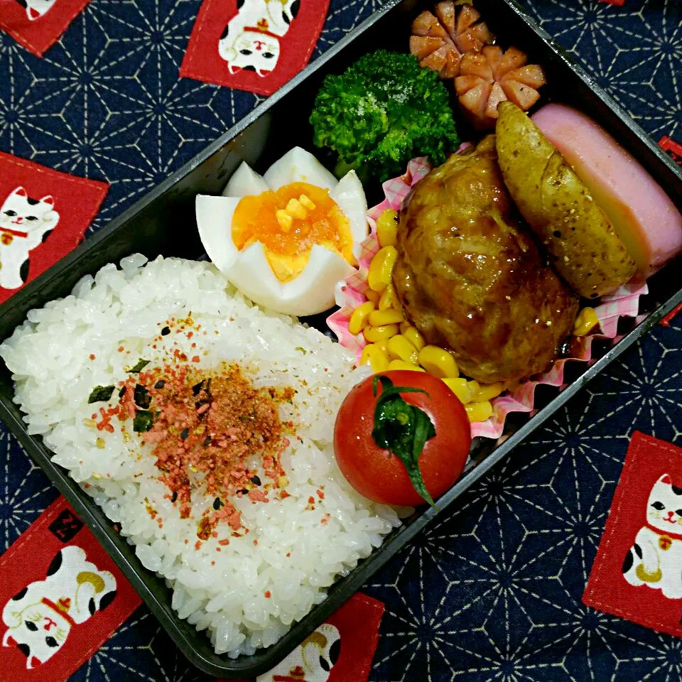 照り焼きハンバーグ
　ポテト
　バターコーン
　ウインナー
　ゆで卵
　蒲鉾
　ふりかけご飯|たえさん