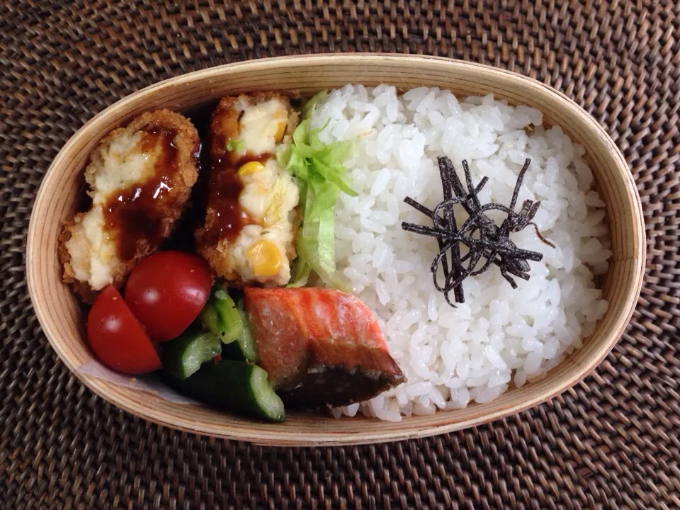 鶏とコーンのクリームコロッケ弁当|*なおみん*さん