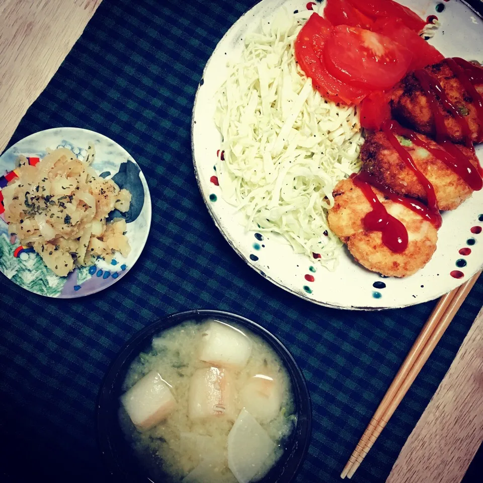 Snapdishの料理写真:昨日の夜ごはん♡

#山本ゆり
#豆腐とチーズと枝豆コロッケ
#大根と葉の味噌汁
#トマトのオリーブオイル焼き|ゆかさん