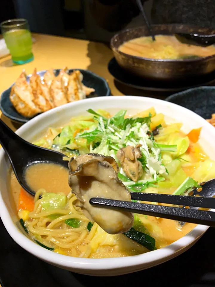 牡蠣入り野菜味噌バター🍜|ゆかりさん