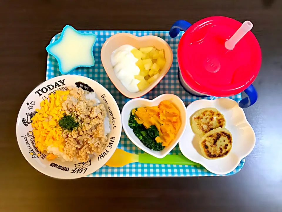 3/27❁息子離乳食②DAY83
二色丼(卵黄🥚&鶏そぼろ🐔)
かぼちゃと小松菜🎃🌱
林檎ヨーグルト🍎
かぼちゃチーズおやき🧀
プリン🍮|つんさん