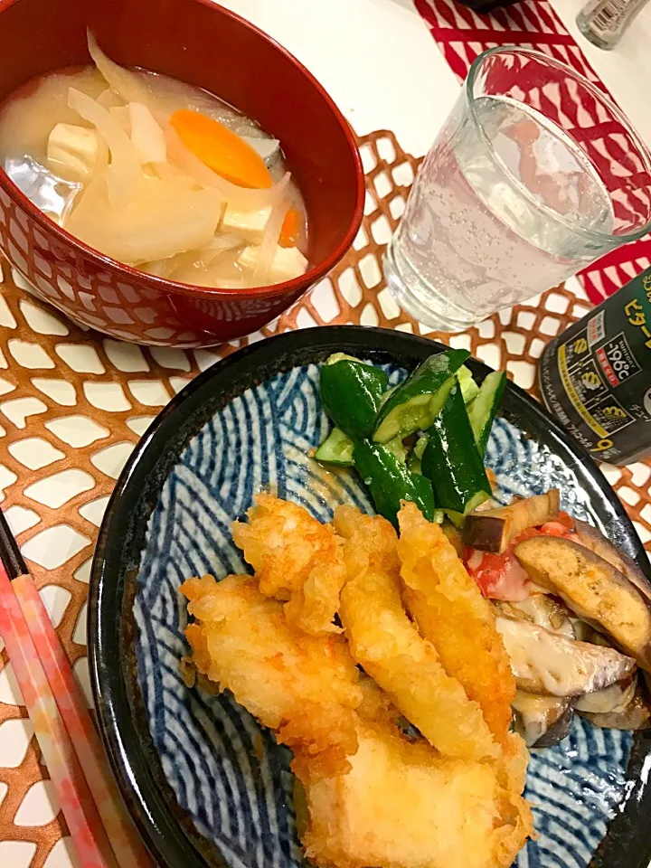 Snapdishの料理写真:とり天！！うまし〜〜(๑>◡<๑)
サイドメニュー
ナスとトマトのチーズ炒め
キューリのピリ辛の浅漬け
豚汁|Mayumi♡♡♡さん