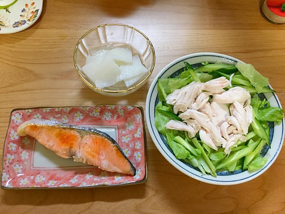 塩鮭、ささみサラダ、大根の甘酢漬け|ほなさん