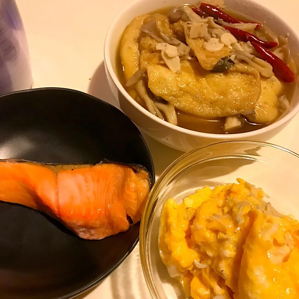 Snapdishの料理写真:あげの煮物としらすエッグと鮭(◍•ڡ•◍)❤|いつみさん