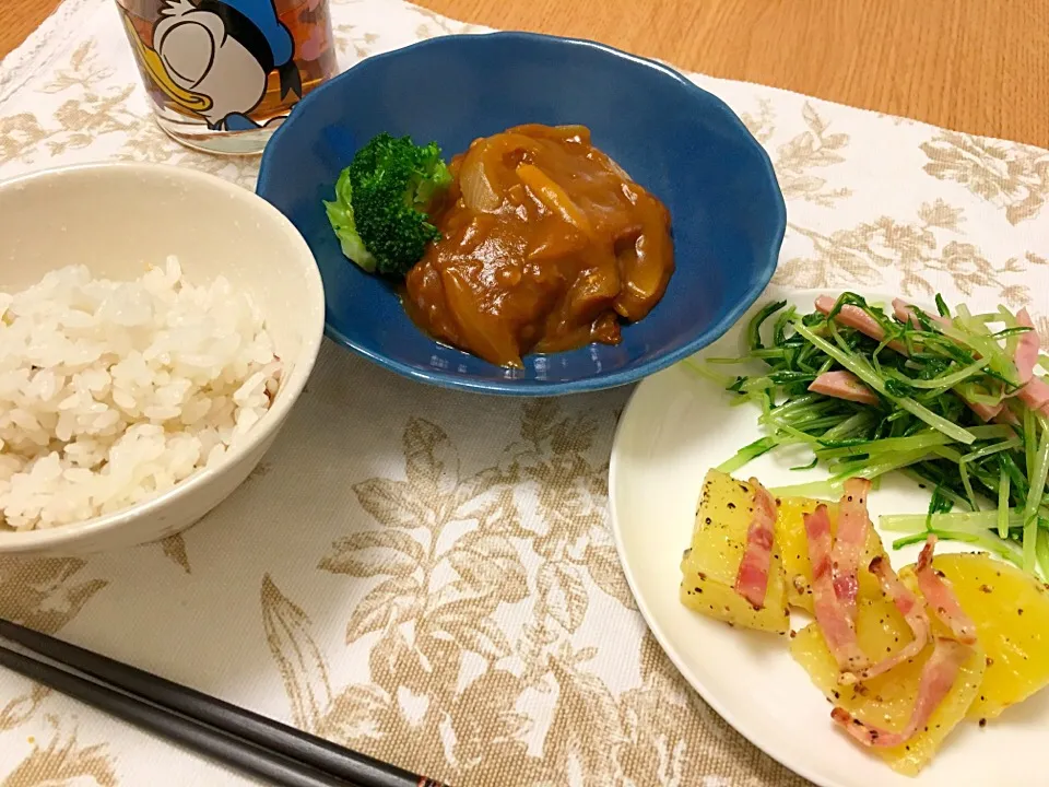 Snapdishの料理写真:煮込みハンバーグ
ポテトサラダ
水菜とハムマリネ|まりさん