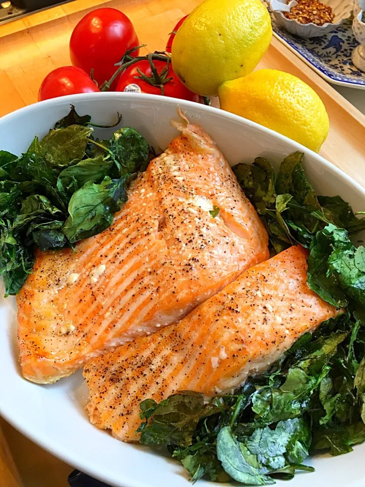 Baked Salmon with crispy spinach #bakedsalmon #crispyspinach|🌺IAnneさん