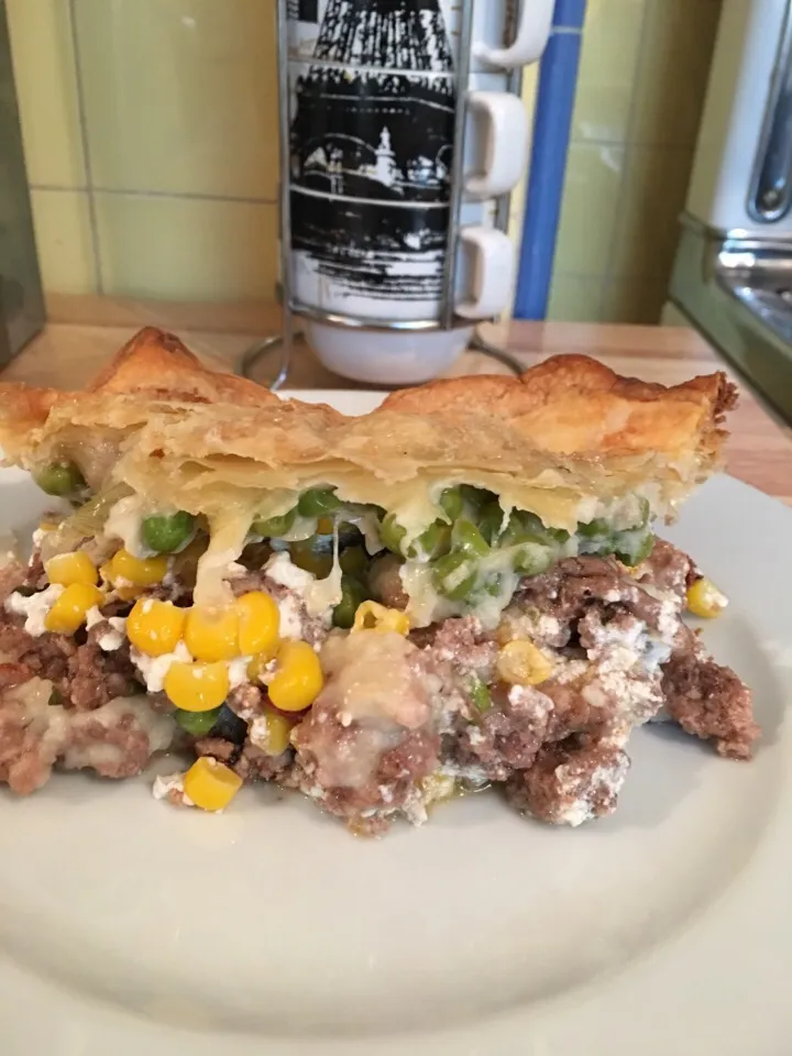 Puff pastry crust added on top! Bon apetit!|jeannette simmons jrさん