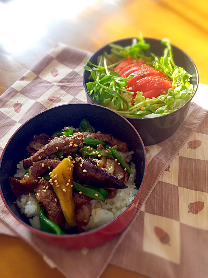 わたくし弁当🎶
チンジャオロース丼
トマトサラダ|BooBooさん