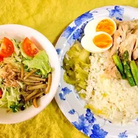 Snapdishの料理写真:海南鶏飯とツナとキノコのサラダ🥗|うめち。さん