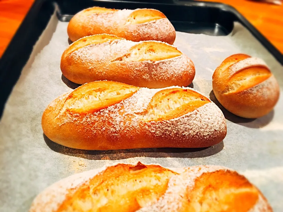 Snapdishの料理写真:ミニバゲット🥖|akkyingさん